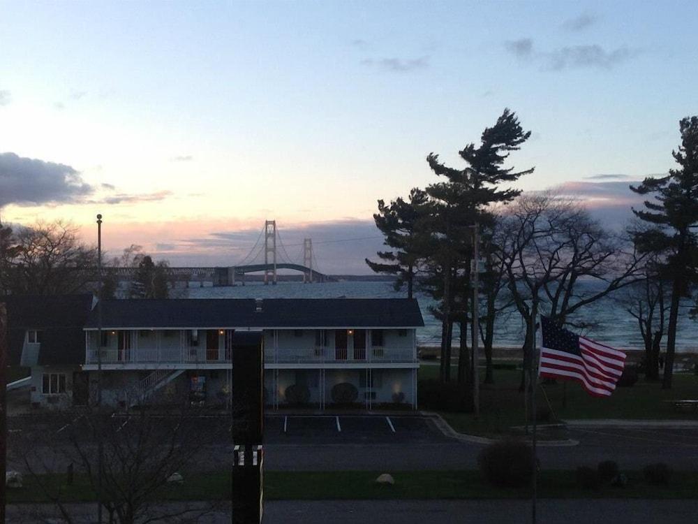 Super 8 By Wyndham Bridgeview Of Mackinaw City Kültér fotó