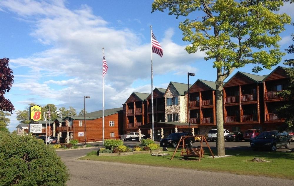 Super 8 By Wyndham Bridgeview Of Mackinaw City Kültér fotó