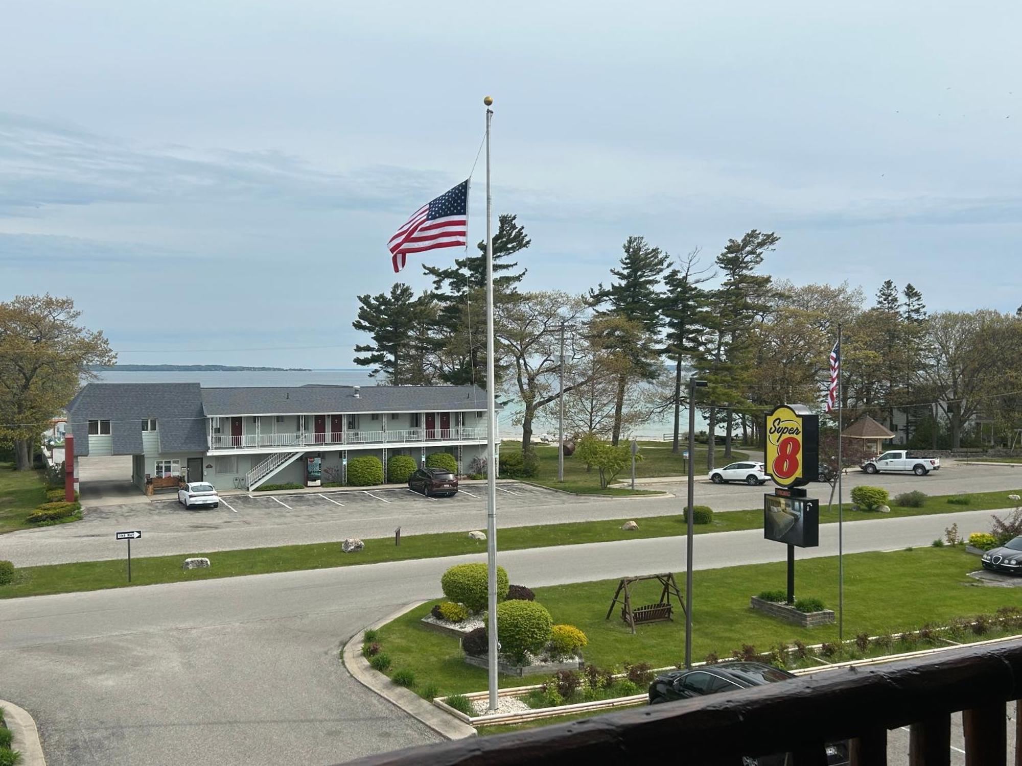Super 8 By Wyndham Bridgeview Of Mackinaw City Kültér fotó