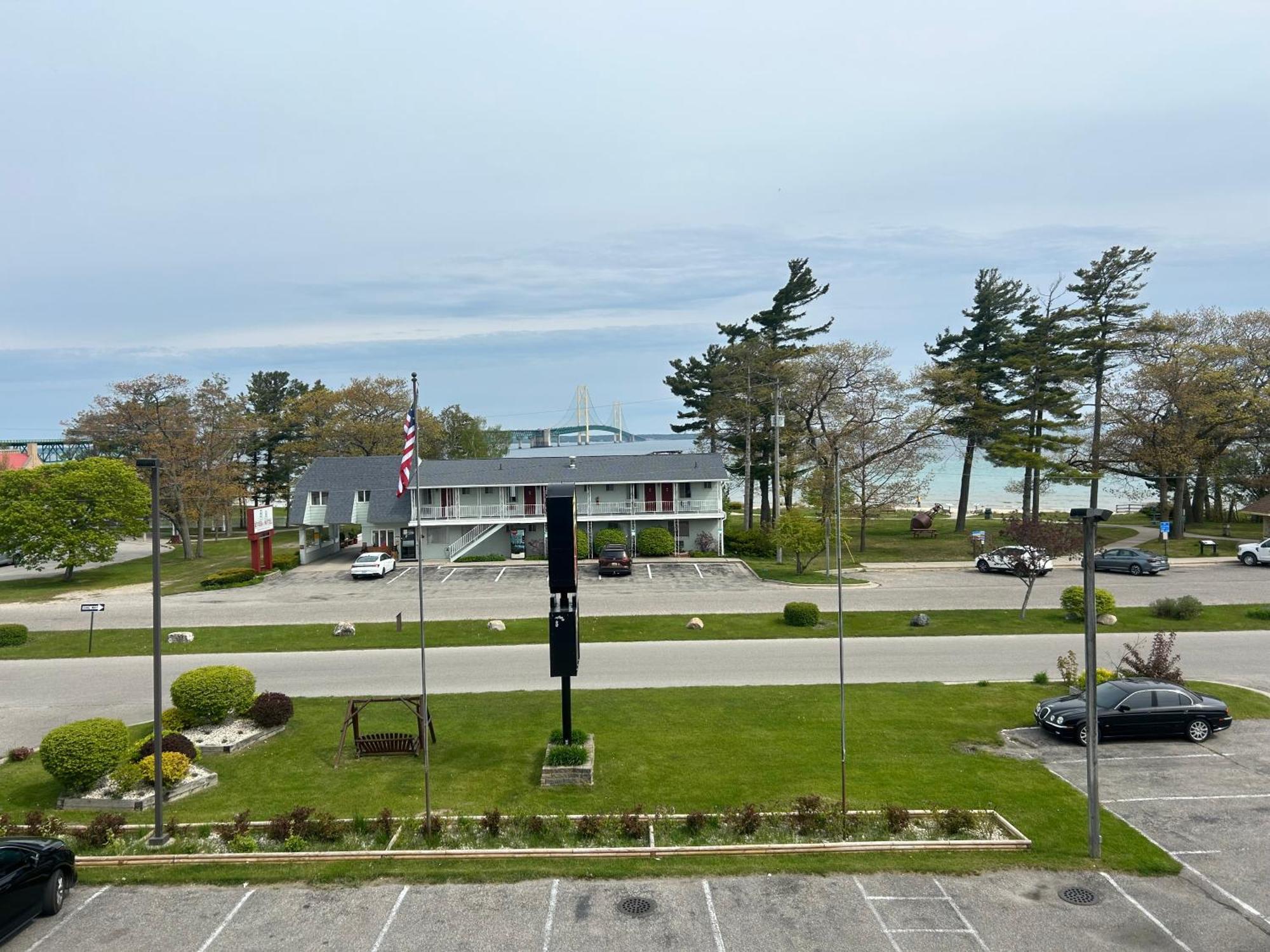 Super 8 By Wyndham Bridgeview Of Mackinaw City Kültér fotó