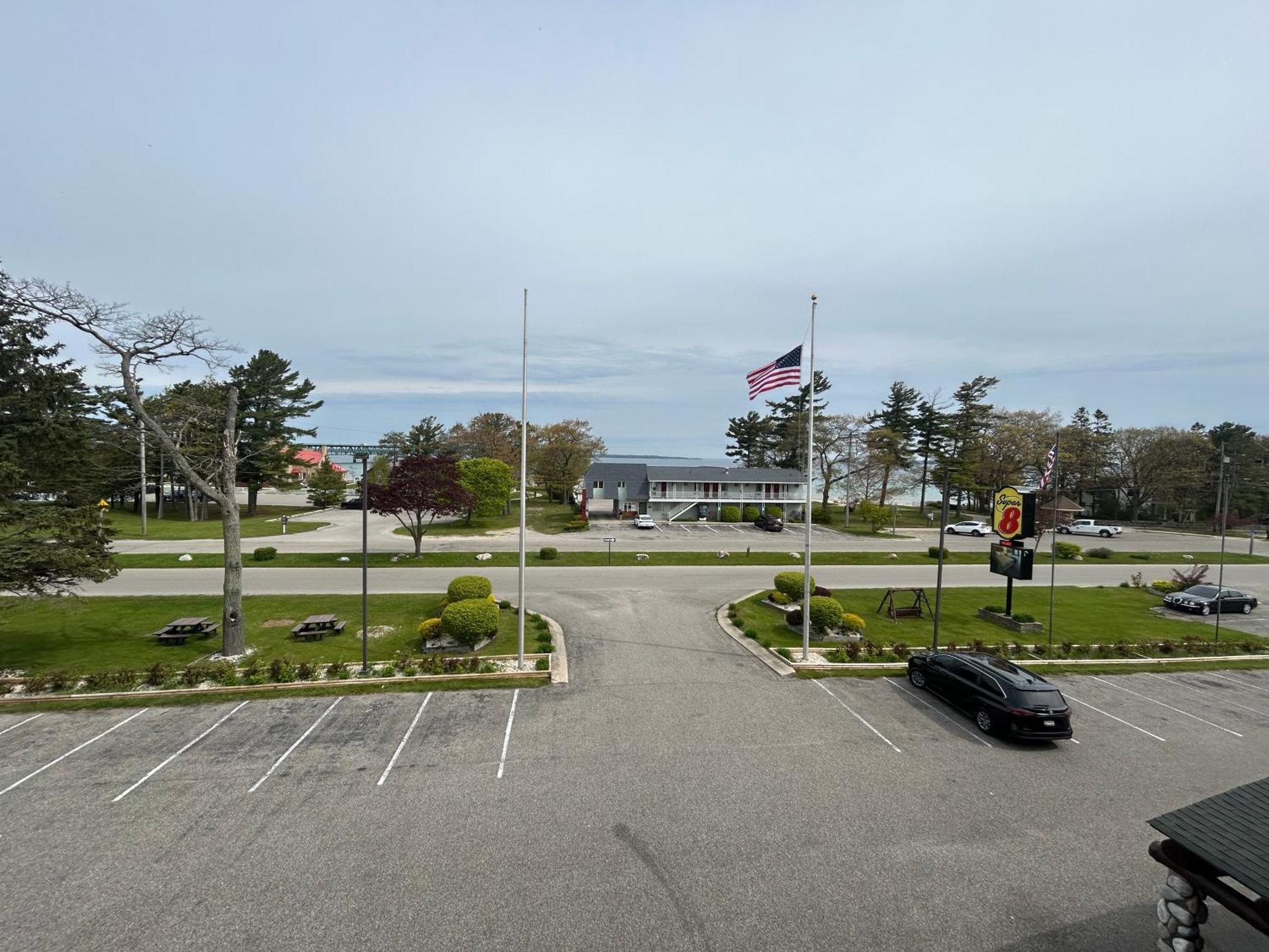 Super 8 By Wyndham Bridgeview Of Mackinaw City Kültér fotó