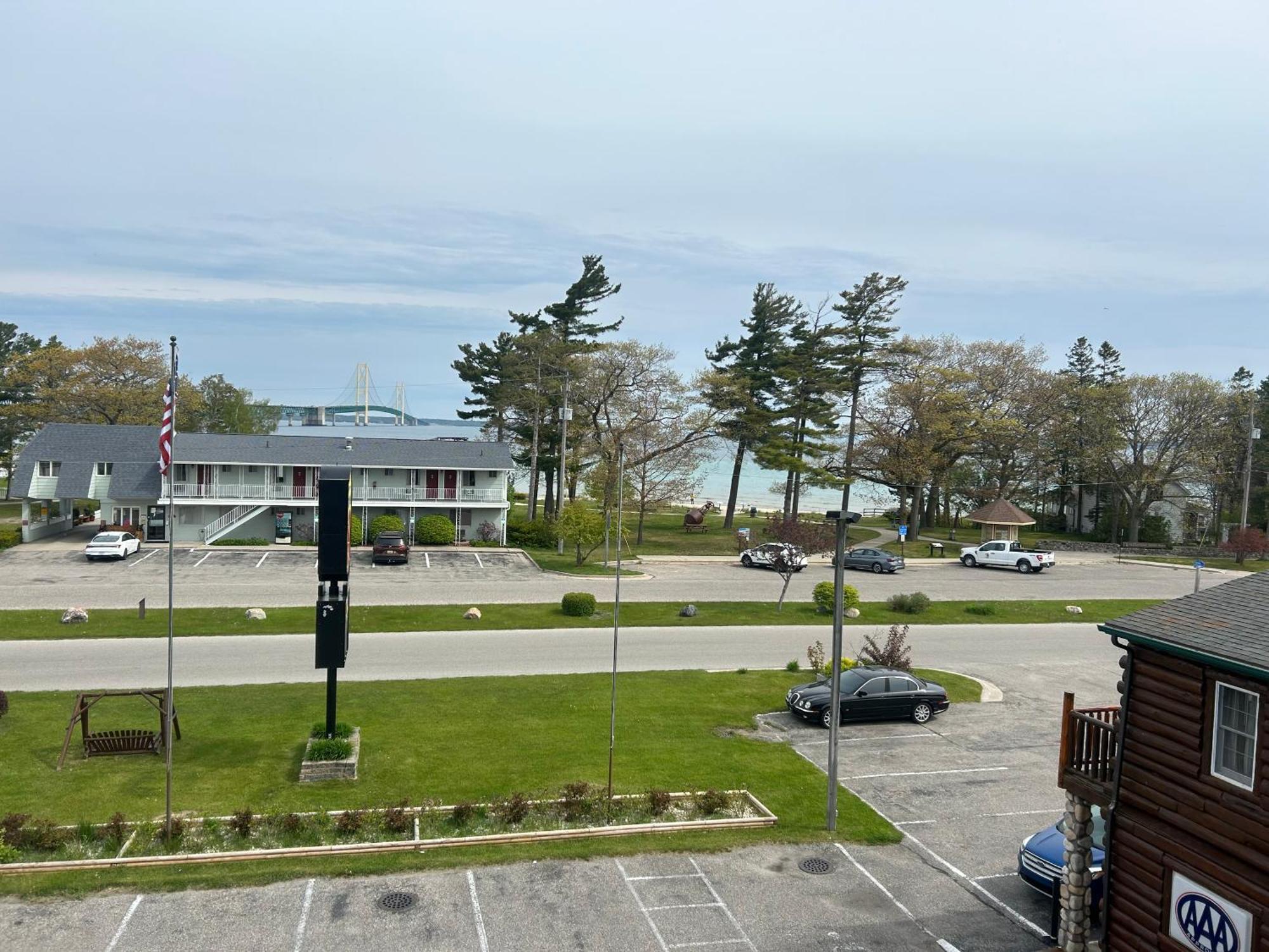 Super 8 By Wyndham Bridgeview Of Mackinaw City Kültér fotó