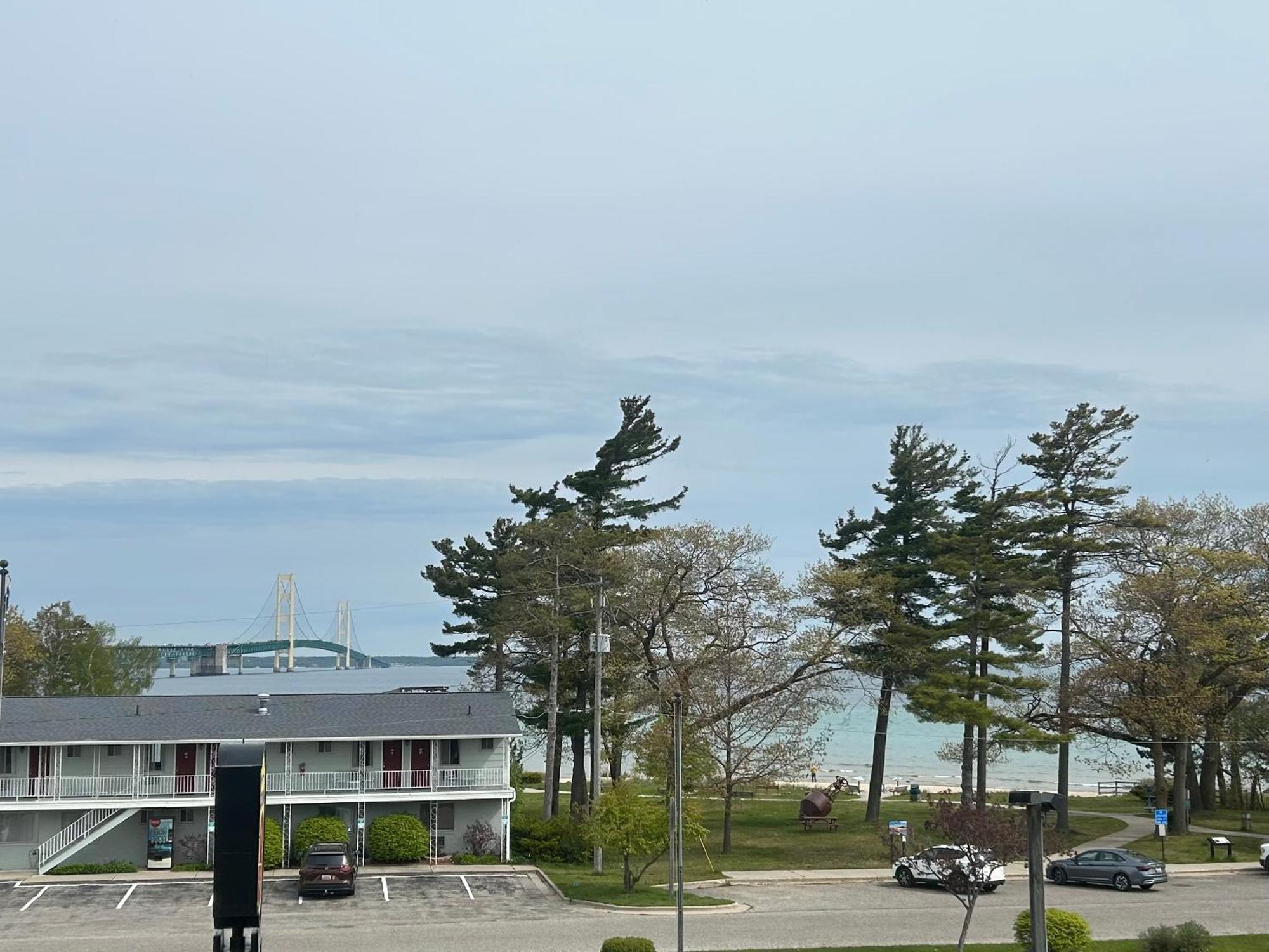 Super 8 By Wyndham Bridgeview Of Mackinaw City Kültér fotó